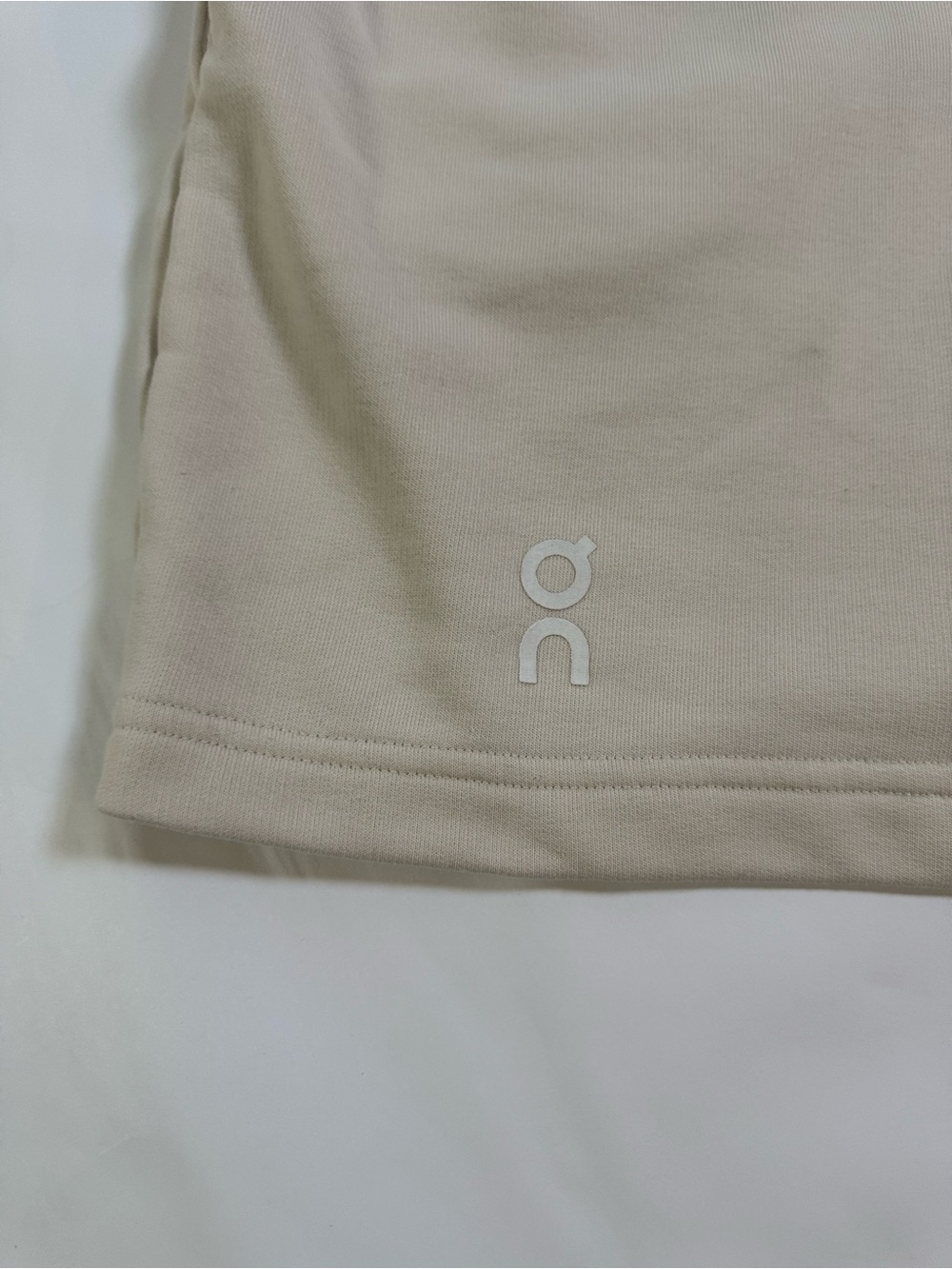 On Running Fleece Club Shorts Men’s Small Desert - Picture 5 of 11